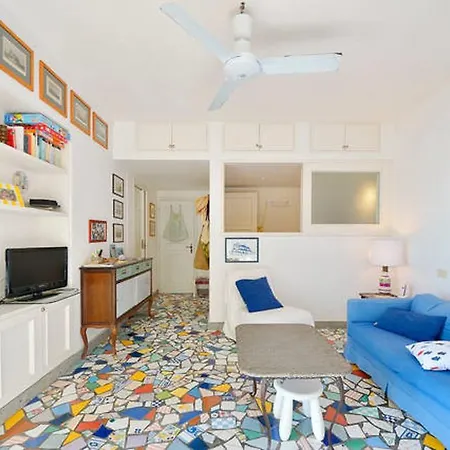 Con Discesa A Mare * Ischia