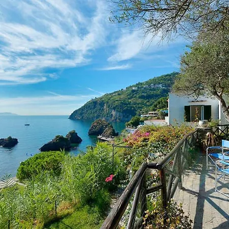 Con Discesa A Mare * Ischia