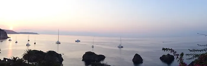 Con Discesa A Mare Ίσκια